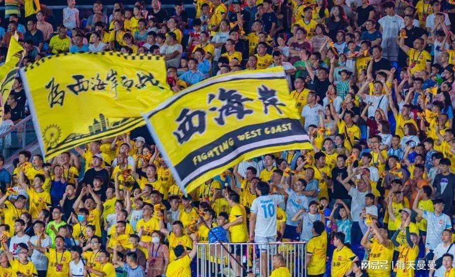 青岛西海岸五轮不败背后的挑战，后防年龄偏大是否成为黑马的最大拦路虎？