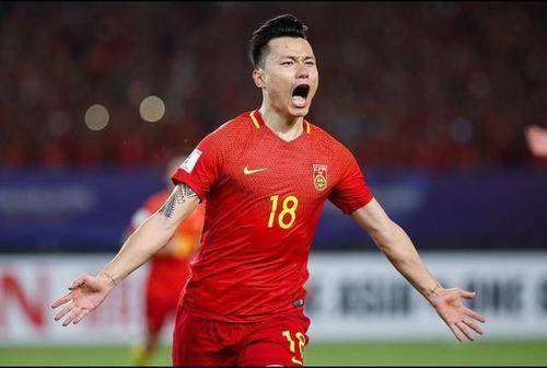 中国足球的困境，主帅与球员的脱钩，盲目自大心理的挑战及未来出路