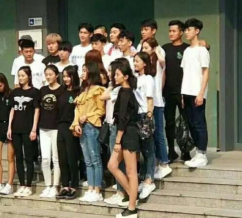 大学体育生合照照片尺寸的重要性及选择指南