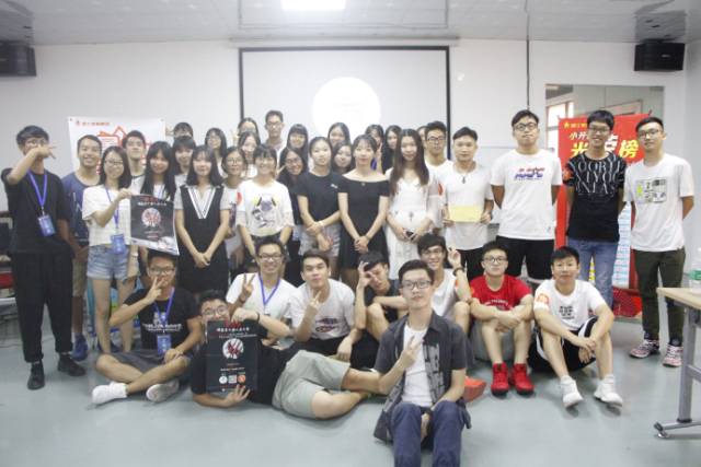 大学体育生合照照片尺寸的重要性与选择建议