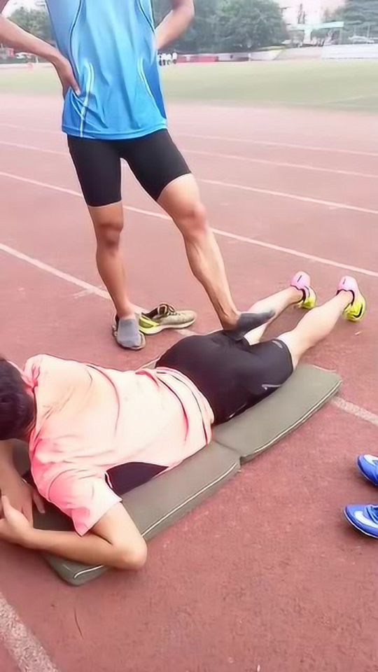 体育生训练中的腿脚无力现象，原因分析及应对之策