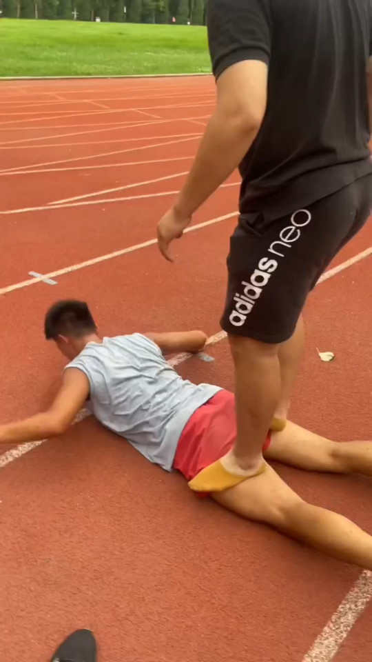 体育生训练中的腿脚无力现象，原因与应对策略