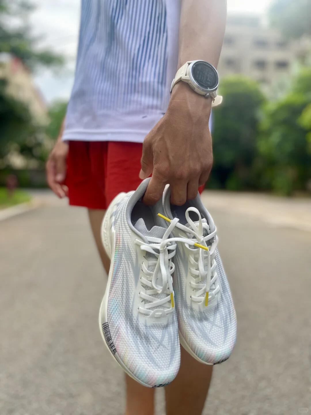体育生如何选择跑鞋，哪种跑鞋更适合高效奔跑？