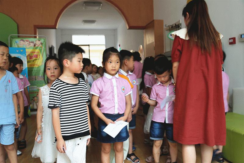 中班体育教案，闯关取种