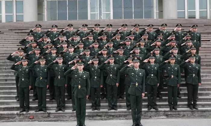 征服体育国防生学长，坚韧与荣耀的交织