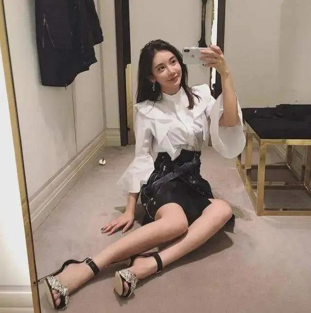奥运之光下的体育女主持，星光闪耀与坚韧力量展风采