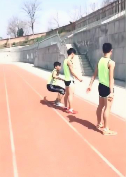 体育生戴跳蛋训练，探索高强度训练新境界